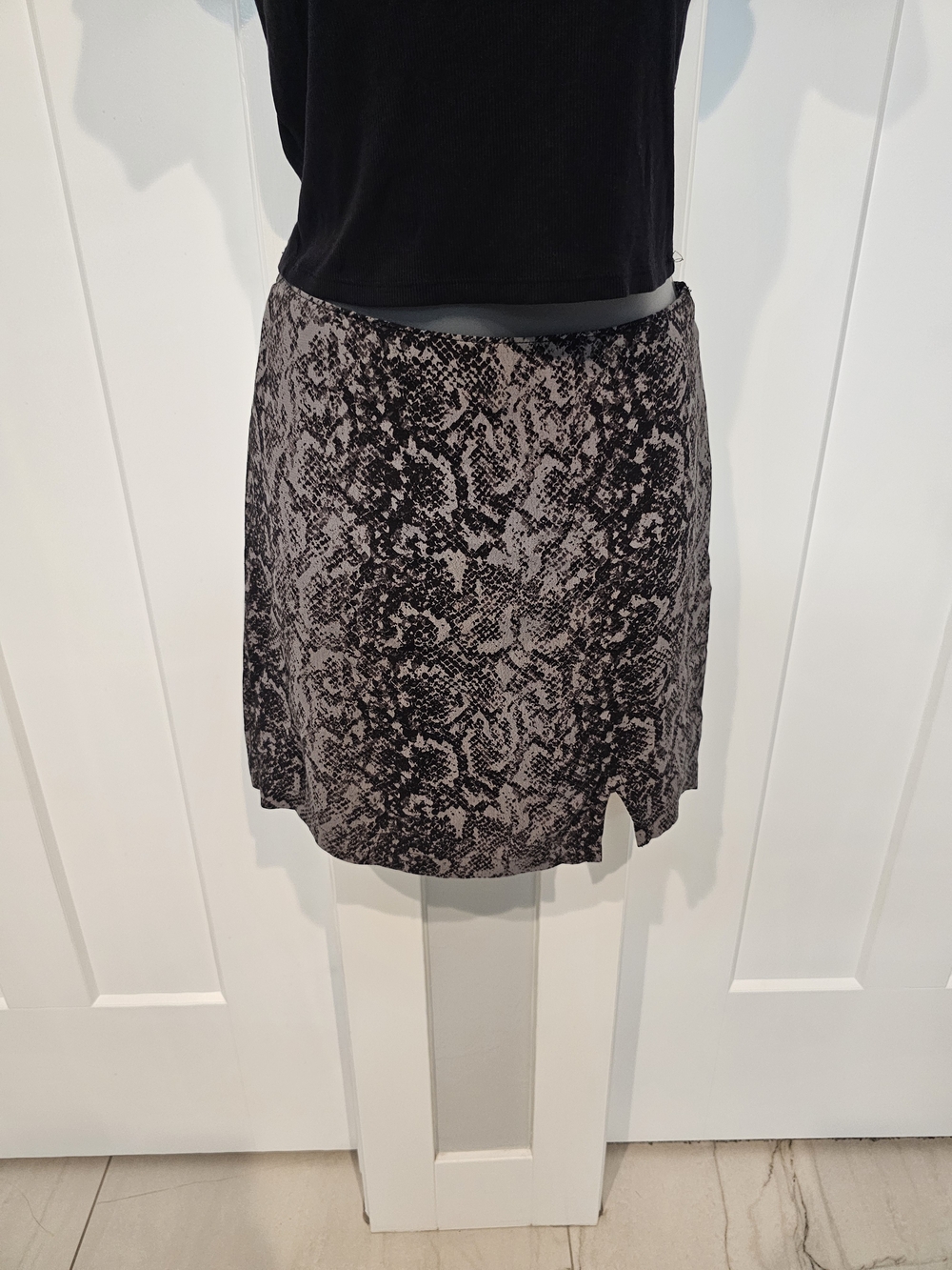 Abercrombie snakeskin print mini skirt with a subtle front slit, size M.
